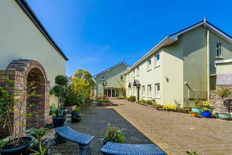 Dingle Centre Townhouse An Capall Dubh Dingle Esterno foto